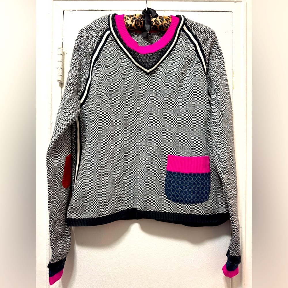 Diane von Furstenberg Sweater with Pink Accents Size Small perfect for Spring!